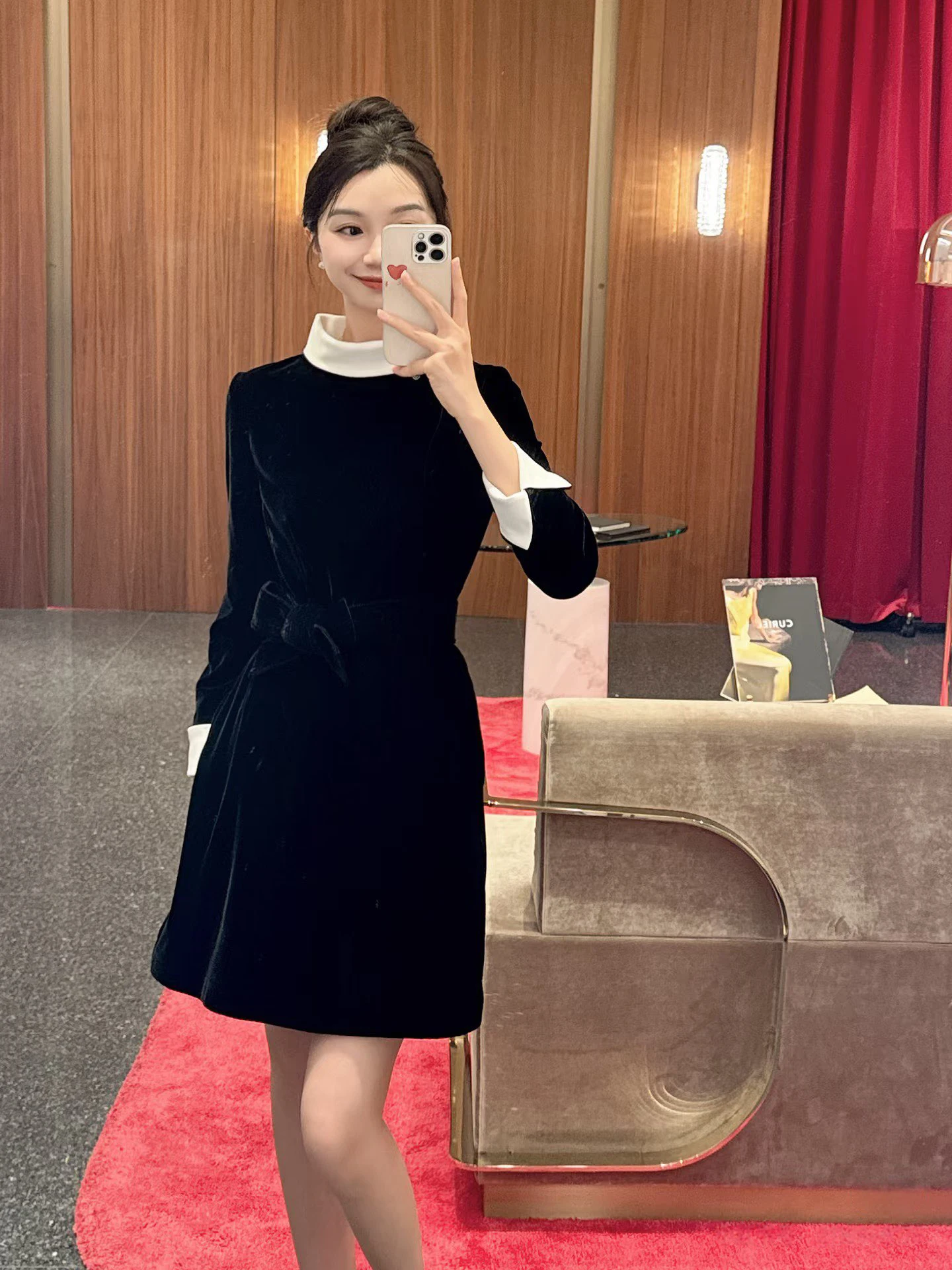2025 Autumn Winter Vintage Princess Black Velvet Dress Fashion Lace-up Slim A-Line Party Short Dress
2025 Autumn Winter Vintage Princess Black Velvet Dress Fashion Lace-up Slim A-Line Party Short Dress
