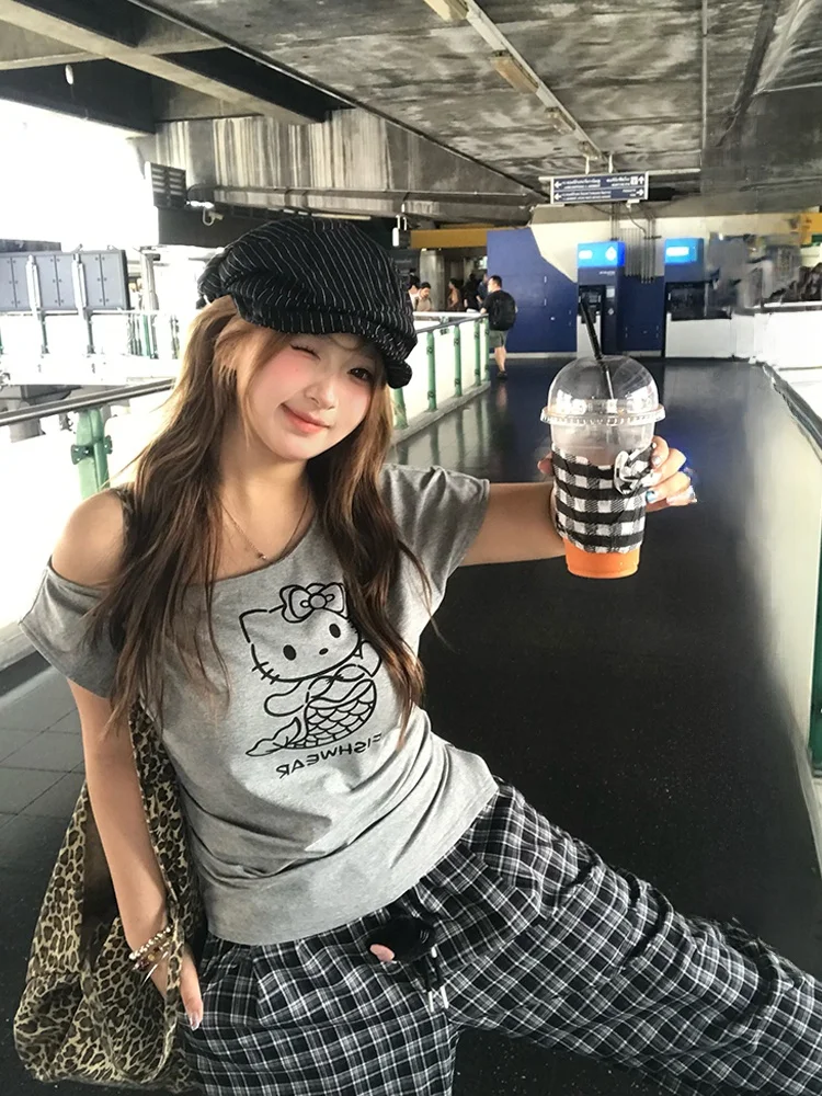 Повседневный комплект из футболки с коротким рукавом в клетку и брюк для женщин больших размеров, свободный крой с асимметричным вырезом на плече, летняя мода
Повседневный комплект из футболки с коротким рукавом в клетку и брюк для женщин больших размеров, свободный крой с асимметричным вырезом на плече, летняя мода