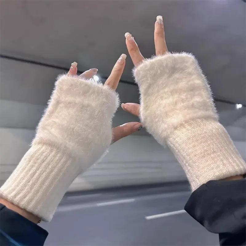 Winter Women Warm Gloves Girls Mink Fleece Soft Half Finger Gloves Solid Color Plush Knitted Fingerless Gloves Fashion Accessory
Winter Women Warm Gloves Girls Mink Fleece Soft Half Finger Gloves Solid Color Plush Knitted Fingerless Gloves Fashion Accessory