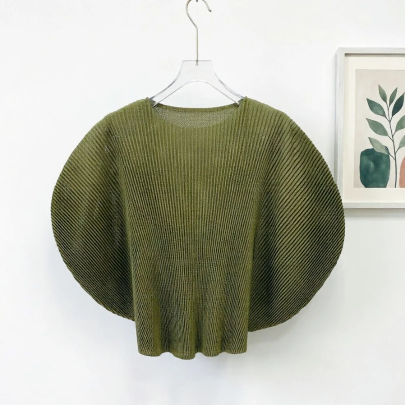Miyake Pleated T-Shirt 2026 Summer New Simple Loose Plus Size Mesh Breathable Batwing Sleeve Women Short Sleeve Stretch Clothing
Miyake Pleated T-Shirt 2026 Summer New Simple Loose Plus Size Mesh Breathable Batwing Sleeve Women Short Sleeve Stretch Clothing