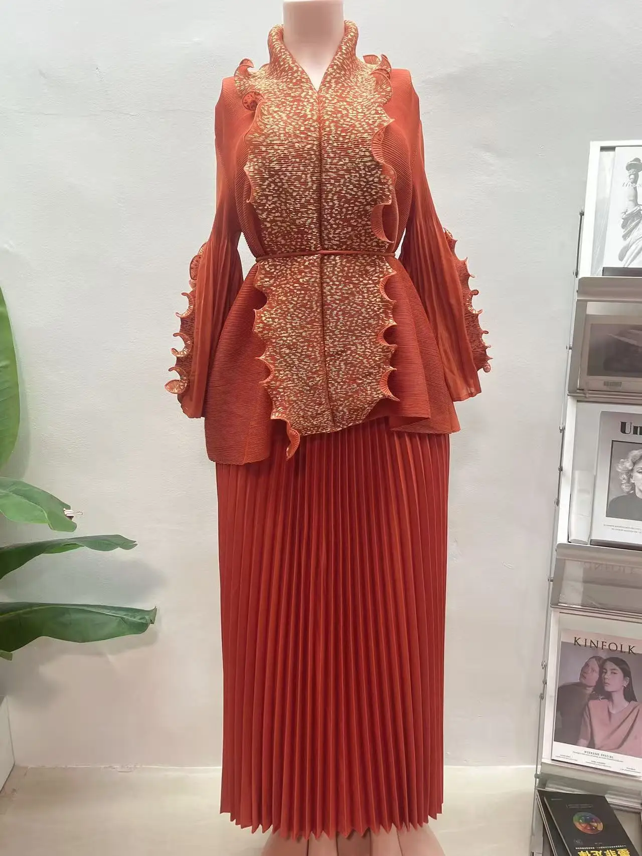 2025 Spring and Autumn Pleated Loose Top Skirt Two-piece Set Fashionable and Elegant Heavy Industry High-end New Suit Women
2025 Spring and Autumn Pleated Loose Top Skirt Two-piece Set Fashionable and Elegant Heavy Industry High-end New Suit Women