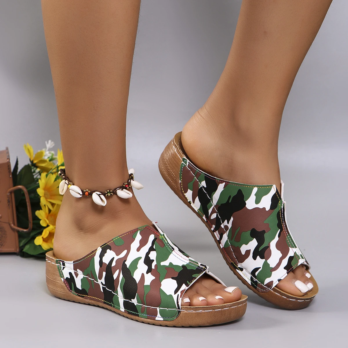 *Summer New Round Toe Wedge Heel Comfortable Casual Slippers Women Fashionable/sexy Plus Size Hot Selling Fish Mouth Slippers
*Summer New Round Toe Wedge Heel Comfortable Casual Slippers Women Fashionable/sexy Plus Size Hot Selling Fish Mouth Slippers