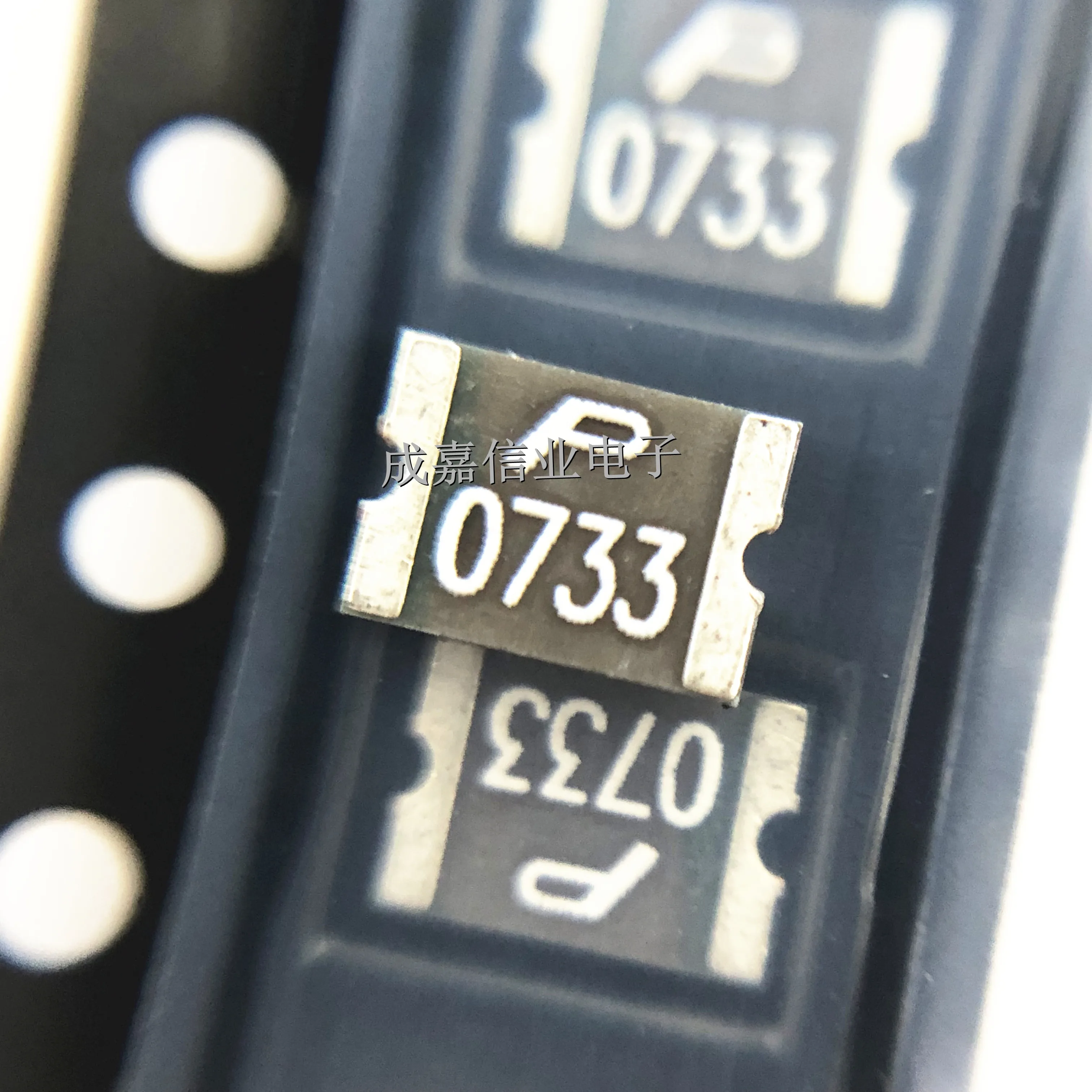 10 шт./лот SMD1812P075TF/33 1812 750 мА 33 В МАРКИРОВКА; 0733 Самовосстанавливающийся предохранитель для поверхностного монтажа
10 шт./лот SMD1812P075TF/33 1812 750 мА 33 В МАРКИРОВКА; 0733 Самовосстанавливающийся предохранитель для поверхностного монтажа