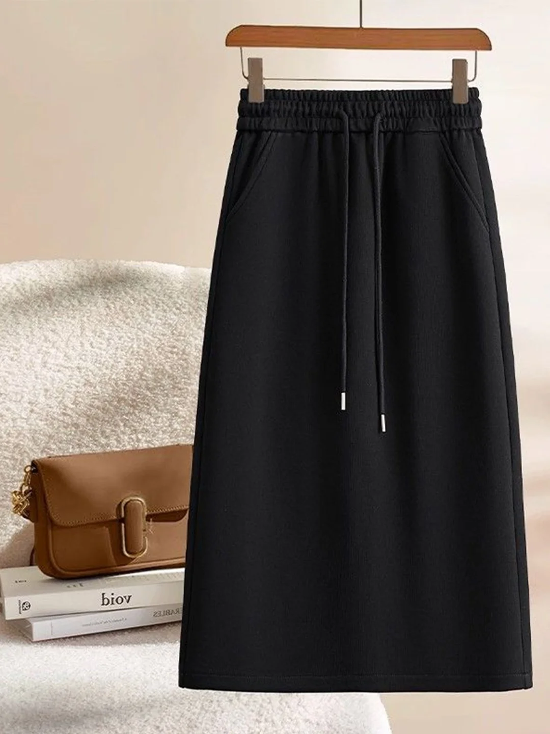 Асимметричная прямая юбка средней длины с высокой талией для женщин, повседневная длинная одноступенчатая юбка с разрезом на бедрах
Асимметричная прямая юбка средней длины с высокой талией для женщин, повседневная длинная одноступенчатая юбка с разрезом на бедрах