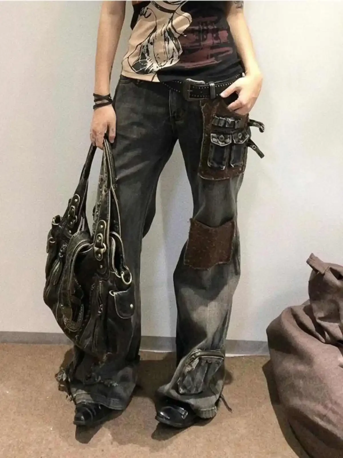 American Retro Patchwork Flare Cargo Jeans Women High Waist Mutil Pockets Y2K Denim Pants 2000s Aesthetic Grunge Trousers
American Retro Patchwork Flare Cargo Jeans Women High Waist Mutil Pockets Y2K Denim Pants 2000s Aesthetic Grunge Trousers