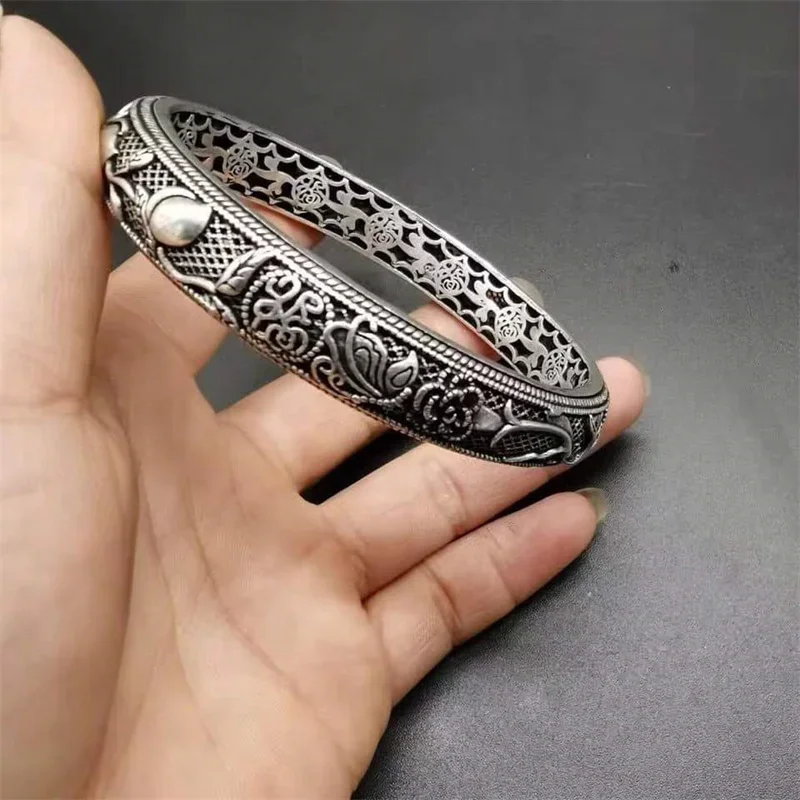 mai chuang / Tibetan Silver Hollow Longevity Crane Bangles Exquisite Charm Personality Accessories for Men and Women Couple Gift
mai chuang / Tibetan Silver Hollow Longevity Crane Bangles Exquisite Charm Personality Accessories for Men and Women Couple Gift