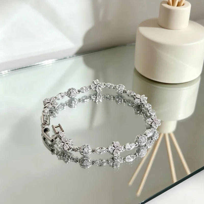 Luxury Silver Color Crystal Flower Bracelet Women Sparkling CZ Rhinestone Bridal Wedding Jewelry Engagement Party Gift
Luxury Silver Color Crystal Flower Bracelet Women Sparkling CZ Rhinestone Bridal Wedding Jewelry Engagement Party Gift
