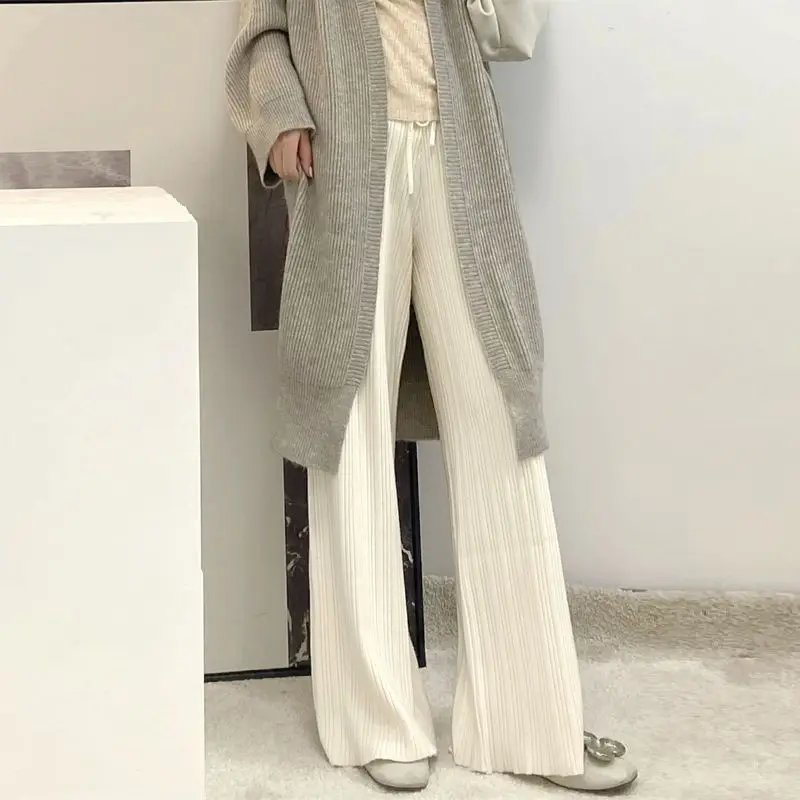 Knitted wide leg pants women autumn and winter high waist sagging loose straight leg versatile and floor dragging casual pants
Knitted wide leg pants women autumn and winter high waist sagging loose straight leg versatile and floor dragging casual pants