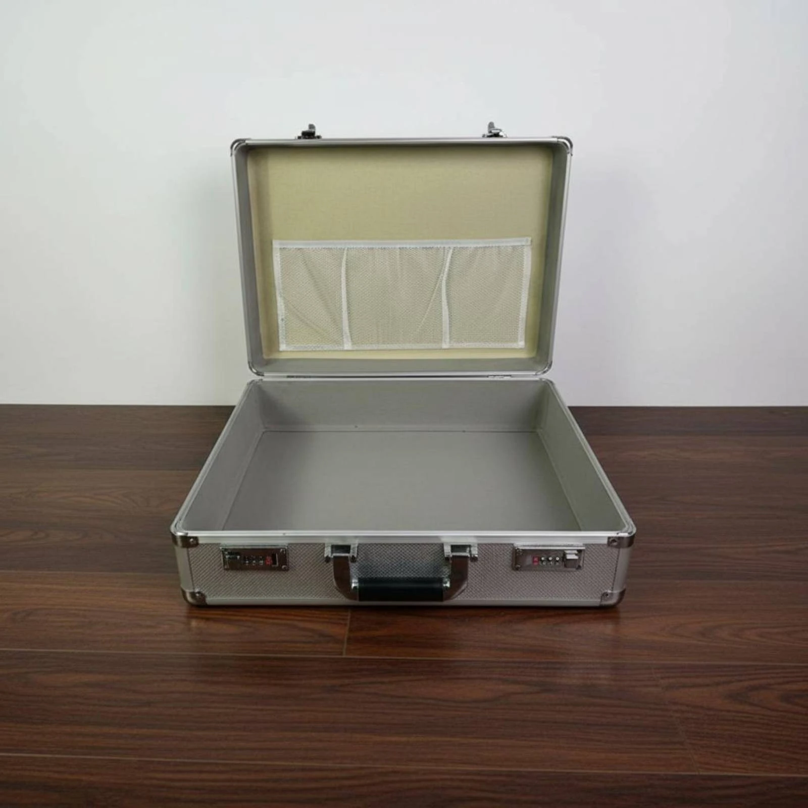Aluminum Storage Box Large Capacity Aluminum Storage Case Lockable Metal Case Thickened Heavy Duty for Travel
Aluminum Storage Box Large Capacity Aluminum Storage Case Lockable Metal Case Thickened Heavy Duty for Travel