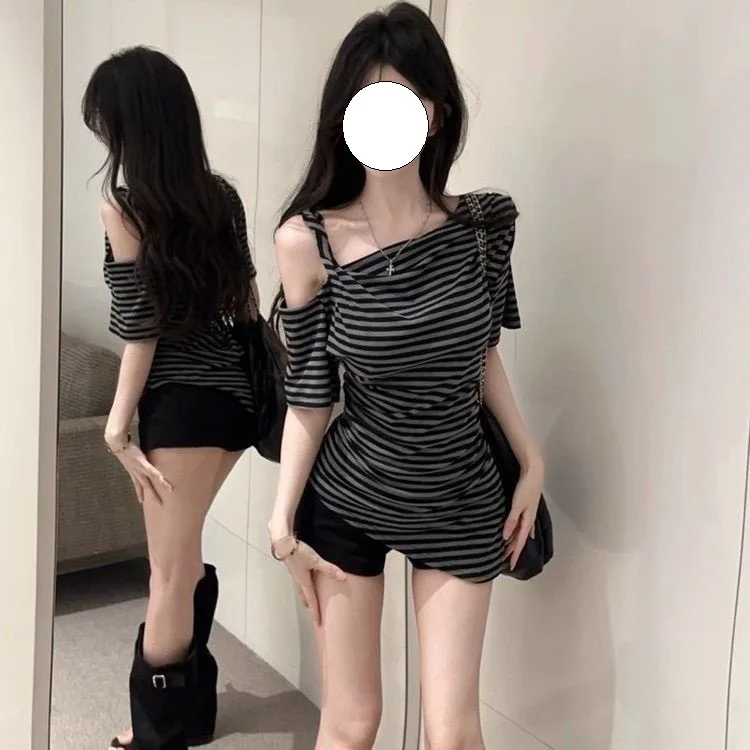 Striped Design Shoulder Bared Short Sleeve T Shirt Women Summer Y2K Slimming Asymmetrical Sexy Spicy Girl Style Top
Striped Design Shoulder Bared Short Sleeve T Shirt Women Summer Y2K Slimming Asymmetrical Sexy Spicy Girl Style Top