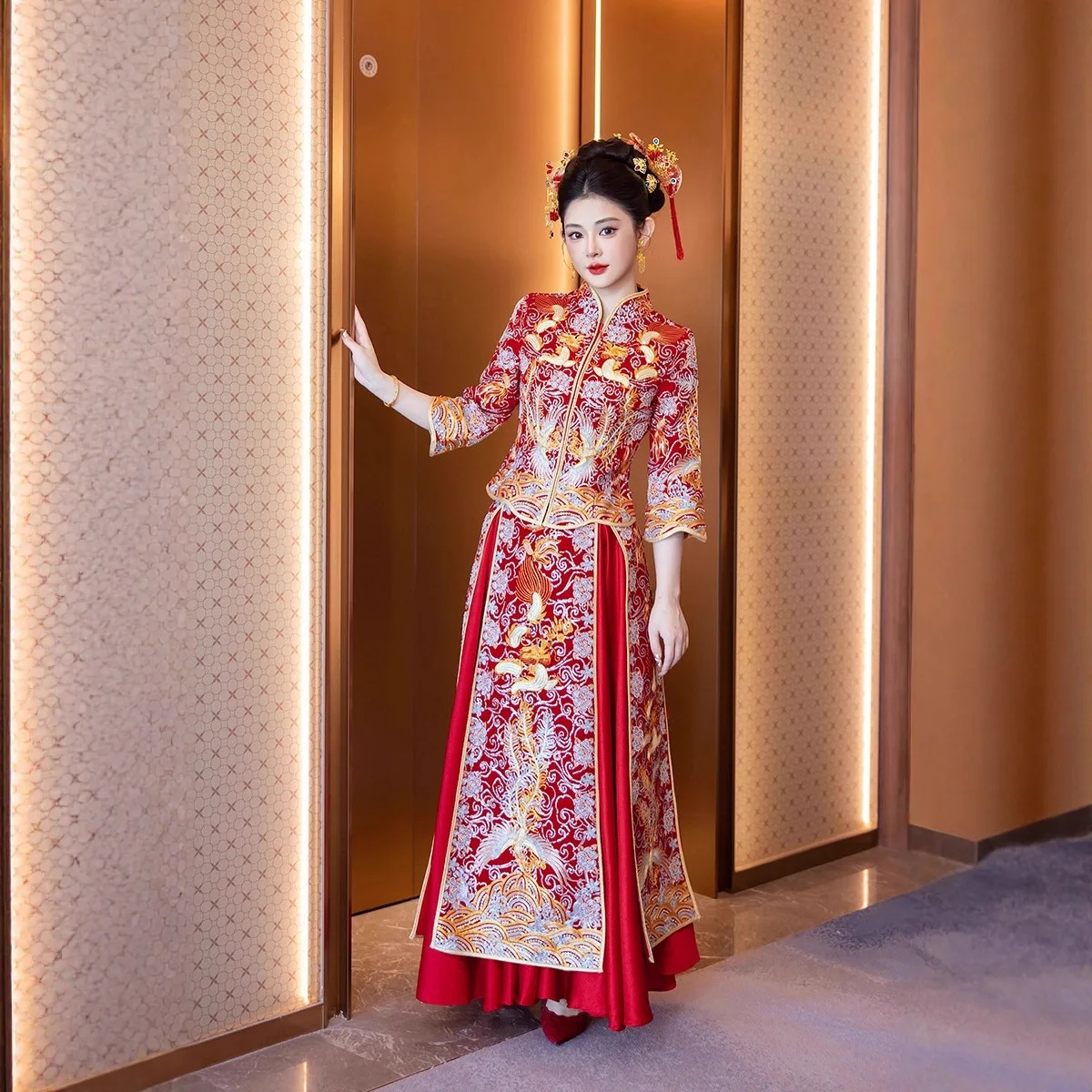Chinese Traditional Xiuhe Wedding Dress Women Hanfu Bridal Gowns Wedding Toast Qipao Cheongsam Sets
Chinese Traditional Xiuhe Wedding Dress Women Hanfu Bridal Gowns Wedding Toast Qipao Cheongsam Sets