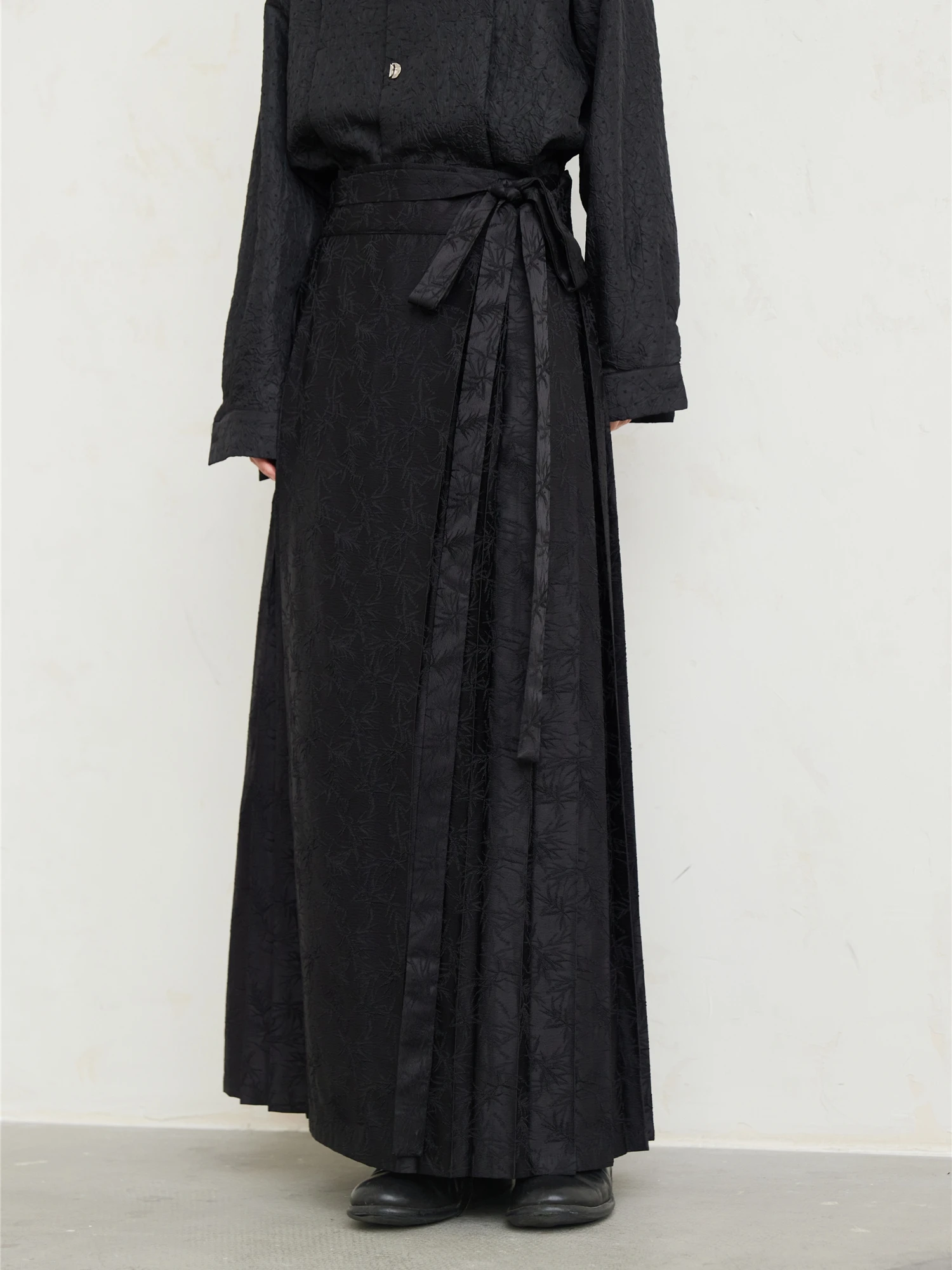 SUNYVONNE23FW High Waist Long Skirt Chinese Style Bamboo Leaf Pattern Embroidery New Retro Half Body Midi Skirt
SUNYVONNE23FW High Waist Long Skirt Chinese Style Bamboo Leaf Pattern Embroidery New Retro Half Body Midi Skirt