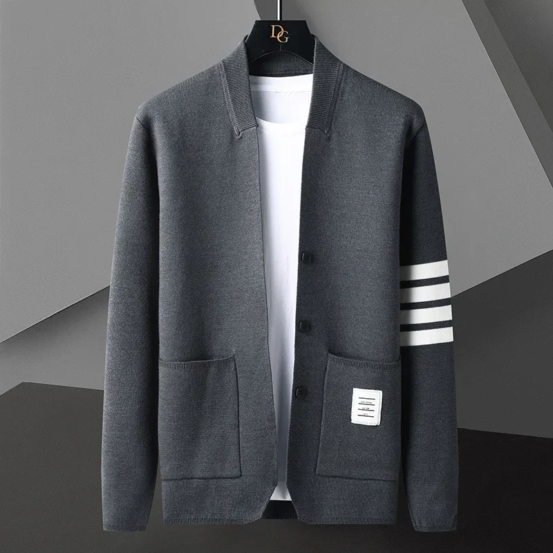 High end brand men's knitted sweater autumn winter cardigan fashionable exquisite sticker design Korean custom casual warm coat
High end brand men's knitted sweater autumn winter cardigan fashionable exquisite sticker design Korean custom casual warm coat