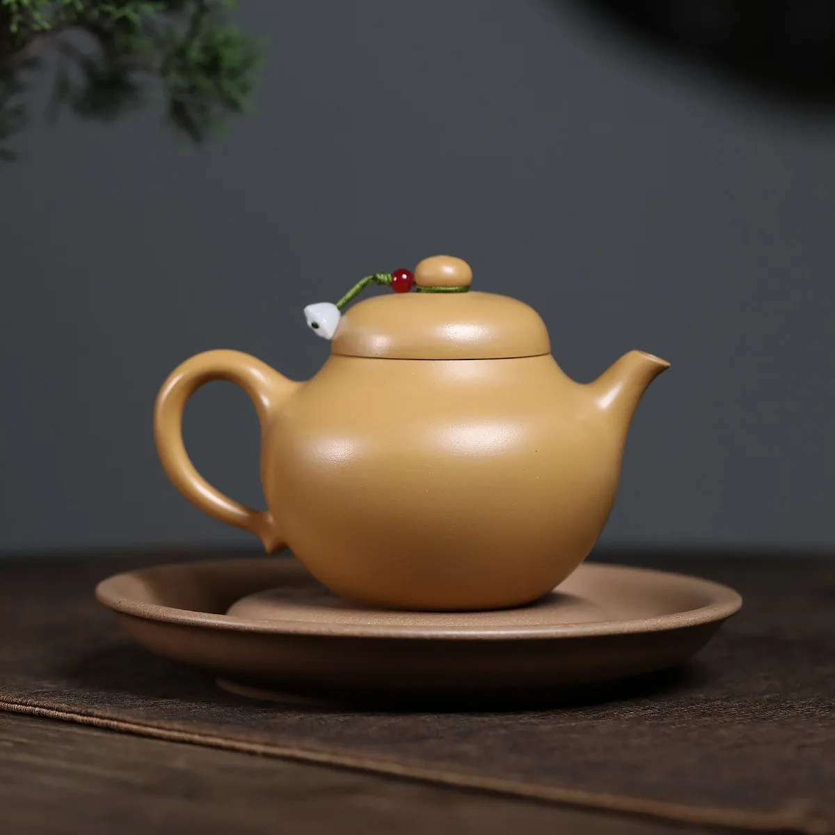 Handmade Yixing Purple Clay Pot Famous Ore Sand Literati High Pear-Shaped Teapot Plain Surface 260cc
Handmade Yixing Purple Clay Pot Famous Ore Sand Literati High Pear-Shaped Teapot Plain Surface 260cc