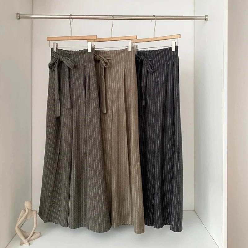 Ретро костюм во французском стиле, полосатые прямые брюки для женщин, осенние новые тонкие модные широкие повседневные брюки для поездок на работу
Ретро костюм во французском стиле, полосатые прямые брюки для женщин, осенние новые тонкие модные широкие повседневные брюки для поездок на работу