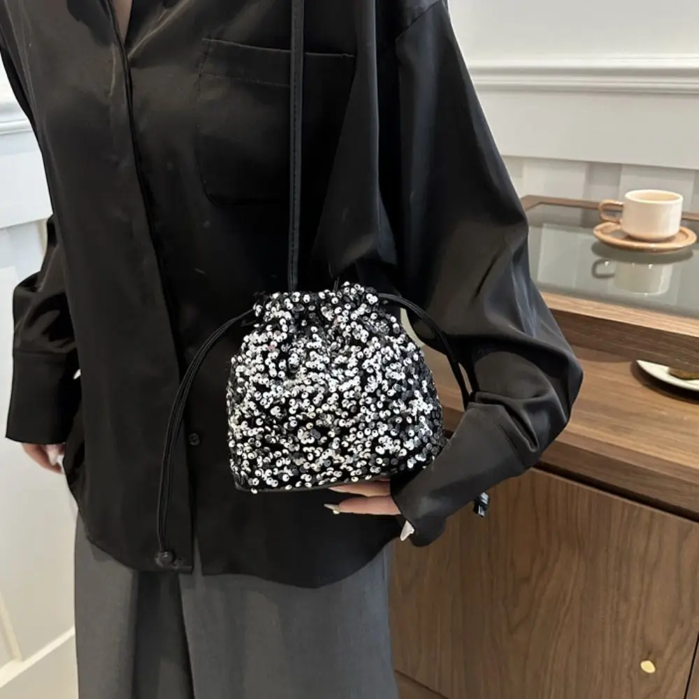 Retro Shiny Evening Banquet Bag Handbag Small Purse Drawstring Crossbody Bag Korean Style Mini Bucket Bag Wedding
Retro Shiny Evening Banquet Bag Handbag Small Purse Drawstring Crossbody Bag Korean Style Mini Bucket Bag Wedding