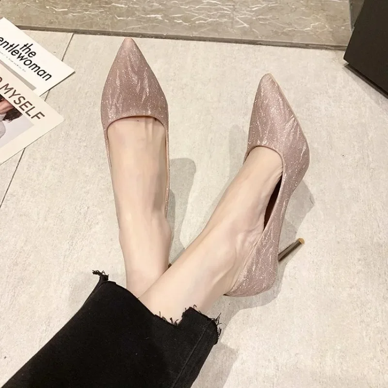 2025 Plus Size Sexy Women's High Heels Bling Pointed Toe Thin Heels Slip on Pumps for Fashion Elegant Party & Wedding Shoes
2025 Plus Size Sexy Women's High Heels Bling Pointed Toe Thin Heels Slip on Pumps for Fashion Elegant Party & Wedding Shoes