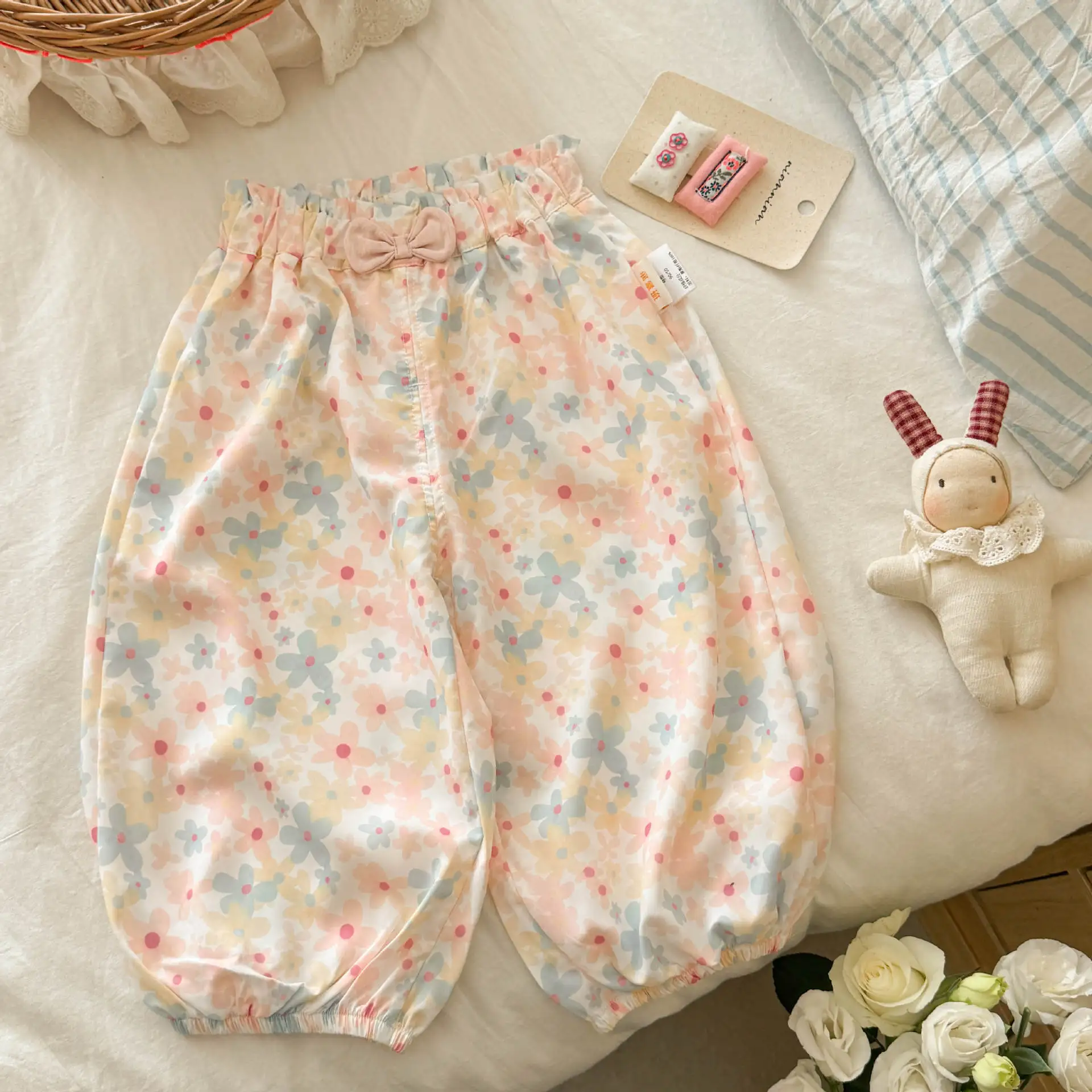2026 New Summer Girls Casual Floral Lantern Pants Soft Cotton Breathable Elastic Waist Large Pocket Loose Fashion Trousers
2026 New Summer Girls Casual Floral Lantern Pants Soft Cotton Breathable Elastic Waist Large Pocket Loose Fashion Trousers