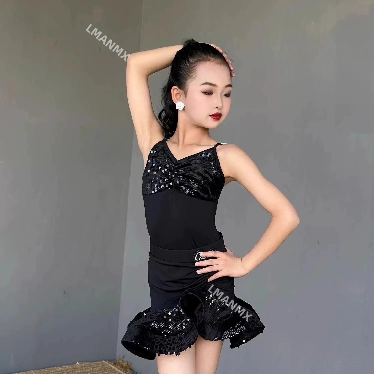 New Latin dance costume for girls, summer high-end dance costume, children's professional training costume
New Latin dance costume for girls, summer high-end dance costume, children's professional training costume