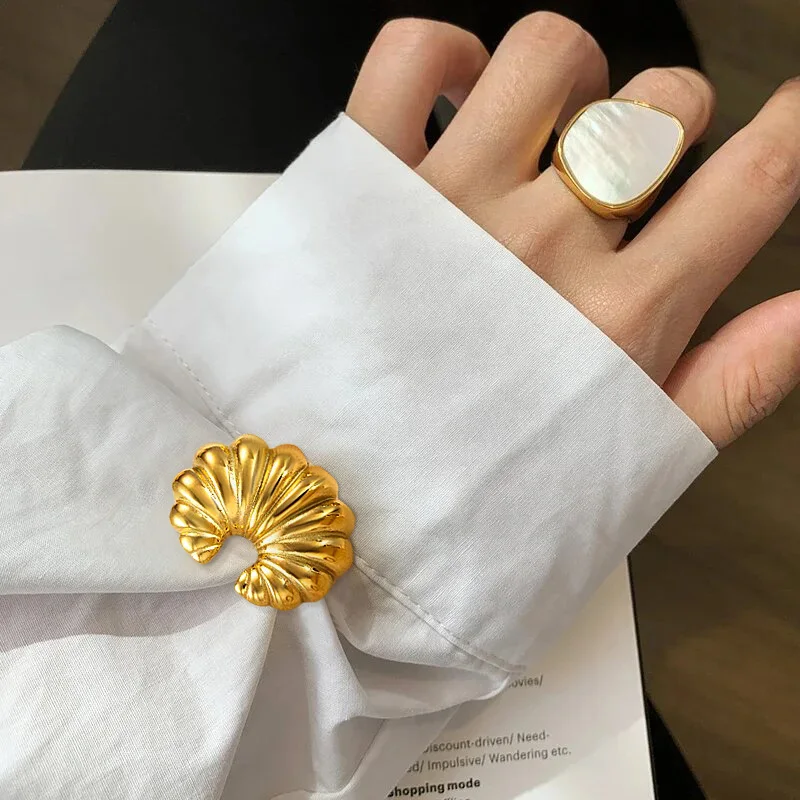 Fashion Stainless Steel Croissant Brooches for Women Unisex Food Pins Event Party Luxury Gifts Decoration Clothes Accessories
Fashion Stainless Steel Croissant Brooches for Women Unisex Food Pins Event Party Luxury Gifts Decoration Clothes Accessories
