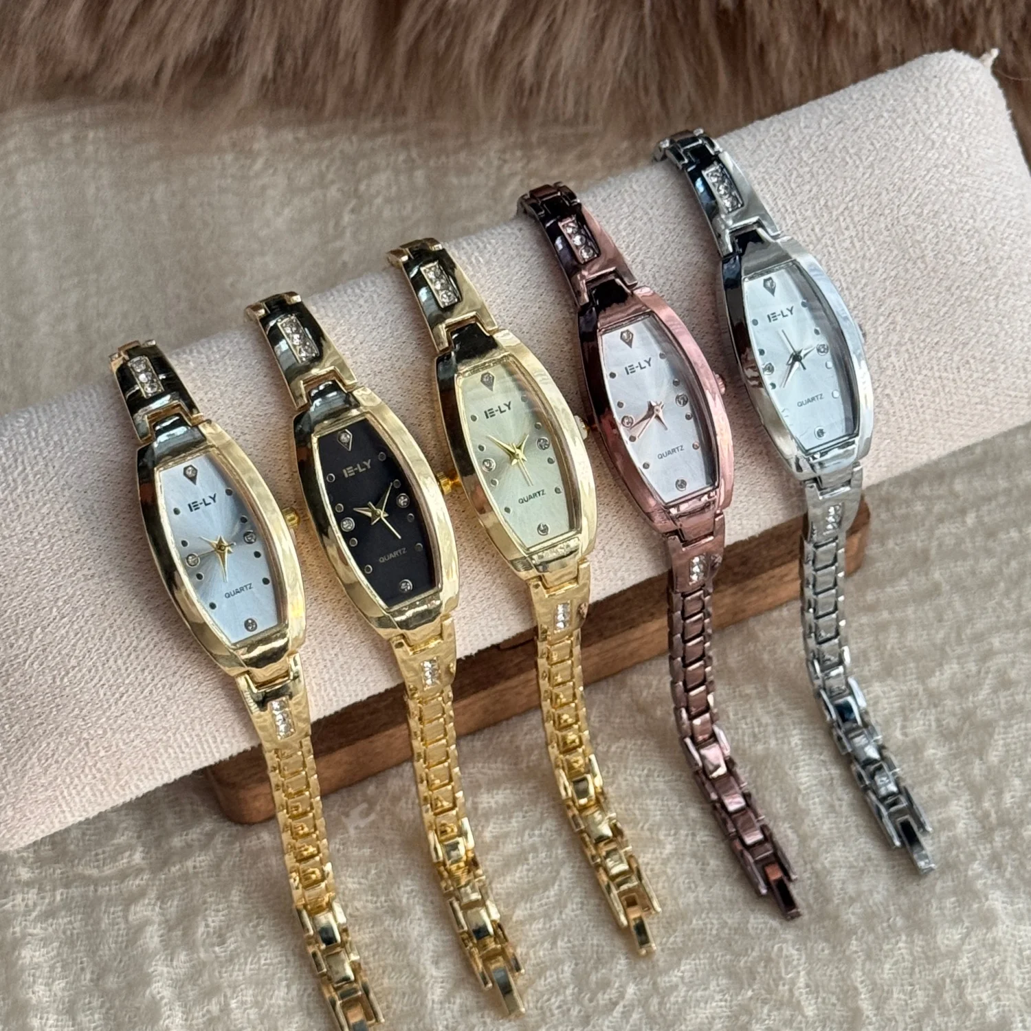 Ladies Oval Dial Elegant Watches Edition Bracelet Brand Gold Quartz Wristwatch Student Female Fashion Watch montre femme
Ladies Oval Dial Elegant Watches Edition Bracelet Brand Gold Quartz Wristwatch Student Female Fashion Watch montre femme