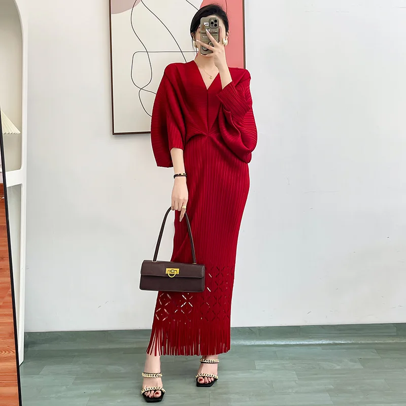 2023 New Summer Miyake Women's Pleated V-neck Bat Sleeve Panel Tassel Dress Slim Fit Mid Length Women's Clothing
2023 New Summer Miyake Women's Pleated V-neck Bat Sleeve Panel Tassel Dress Slim Fit Mid Length Women's Clothing