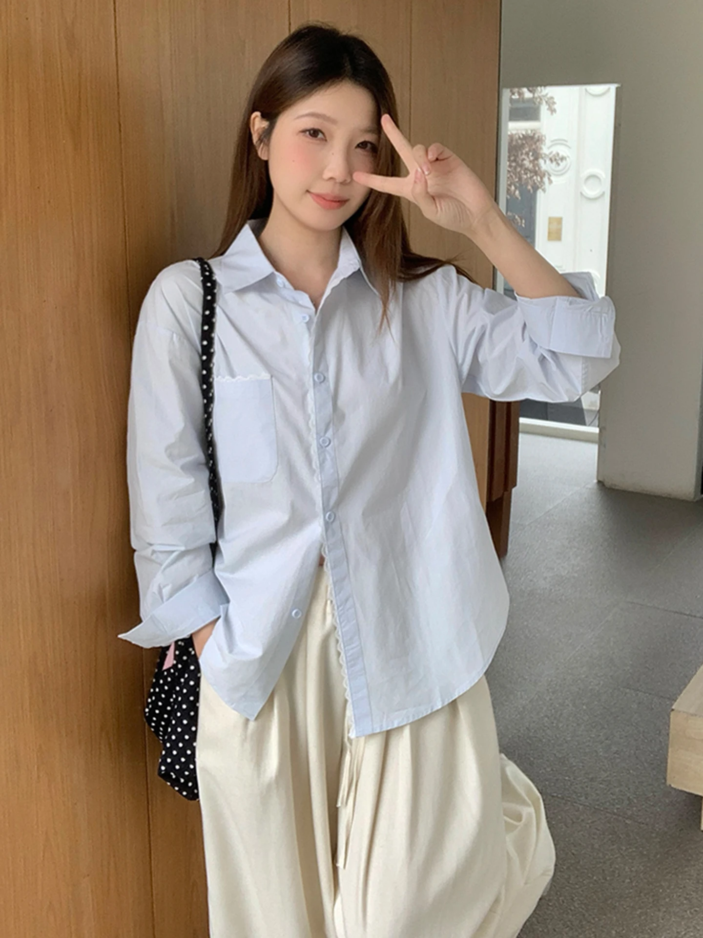Blue Lace Trim Neck Loose Women's Shirt Korean Style Long Sleeve Breathable Comfortable Spring Fashion Casual Top
Blue Lace Trim Neck Loose Women's Shirt Korean Style Long Sleeve Breathable Comfortable Spring Fashion Casual Top