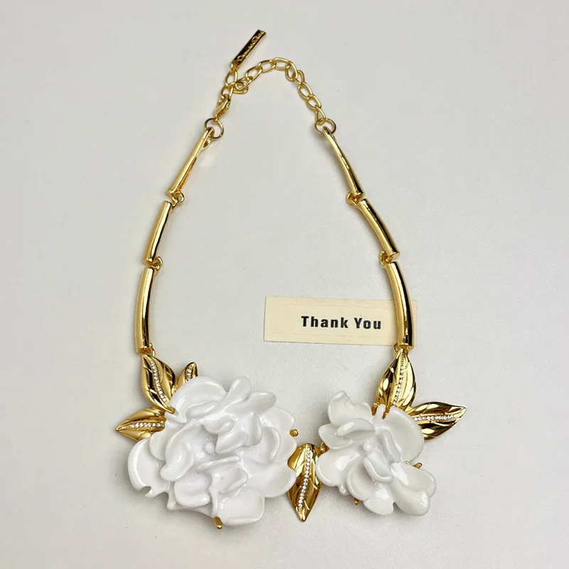Bobokiki Jewelry Fashion New Flowers Titanium Micro-Inlaid Resin Luxury Retro Necklace
Bobokiki Jewelry Fashion New Flowers Titanium Micro-Inlaid Resin Luxury Retro Necklace