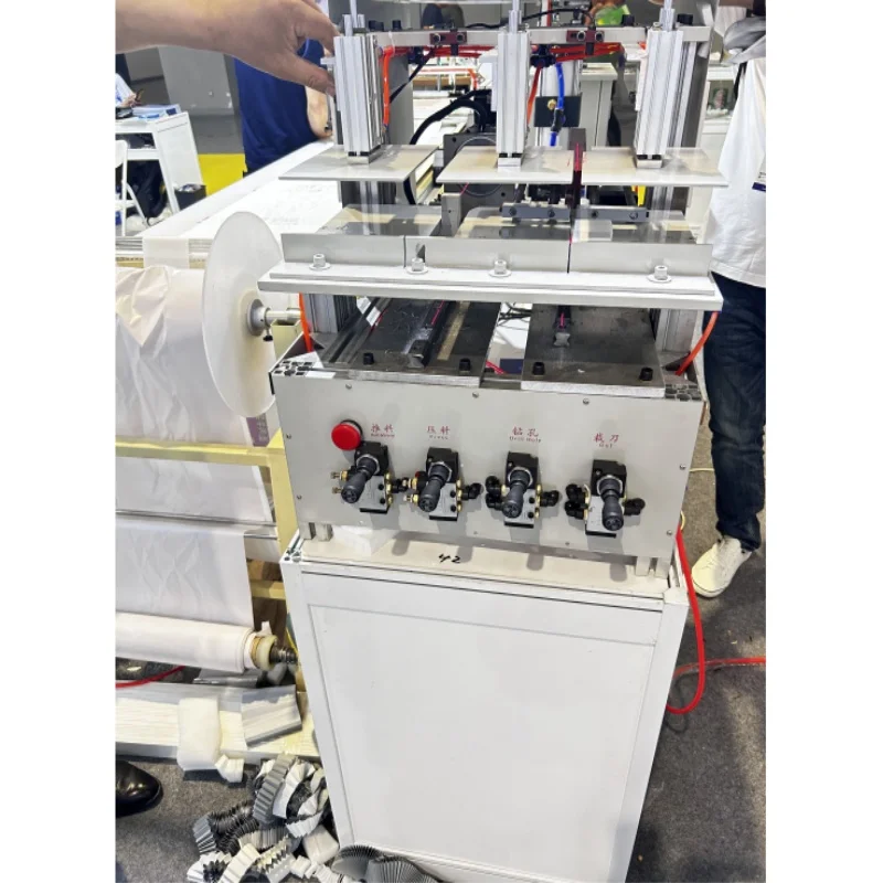 Adjustable honeycomb pleated blind fabric cutting punching machine modern design high power motor electric built-in
Adjustable honeycomb pleated blind fabric cutting punching machine modern design high power motor electric built-in