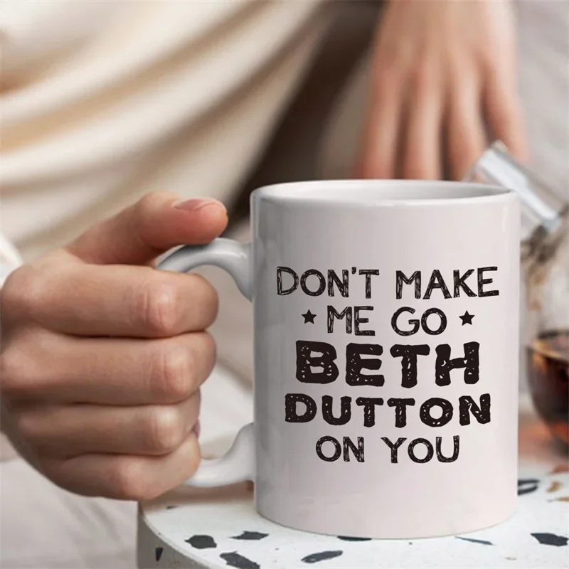 Don't Make Me Go Beth Dutton on You Кружки для ТВ-шоу Товары Подарки на день рождения Новинка Кофе Керамические чашки для чая Белые 11 унций
Don't Make Me Go Beth Dutton on You Кружки для ТВ-шоу Товары Подарки на день рождения Новинка Кофе Керамические чашки для чая Белые 11 унций