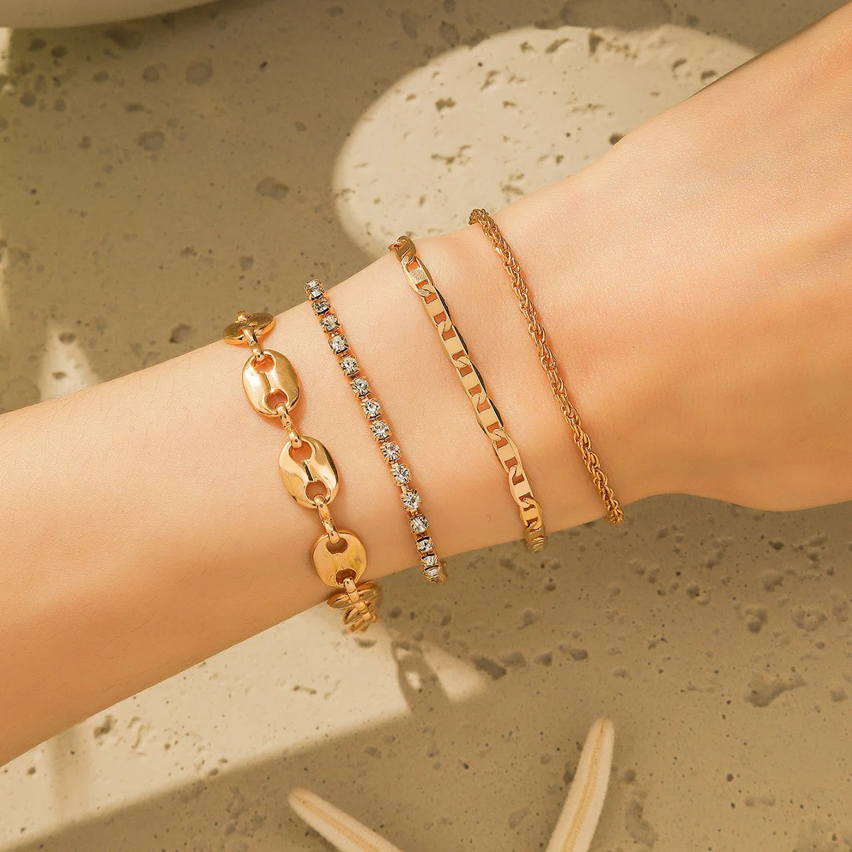 Hot selling minimalist style bracelet, classic chain style, diamond inlaid zircon bracelet suitable for women's bracelets
Hot selling minimalist style bracelet, classic chain style, diamond inlaid zircon bracelet suitable for women's bracelets