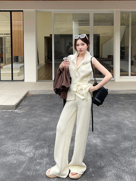 Real Rabbit Fur Collar Vest Women's Svel Knitted Vest Beautiful And Practical Full True Rabbit Fur Commute Sle Pure C...
Real Rabbit Fur Collar Vest Women's Svel Knitted Vest Beautiful And Practical Full True Rabbit Fur Commute Sle Pure C...