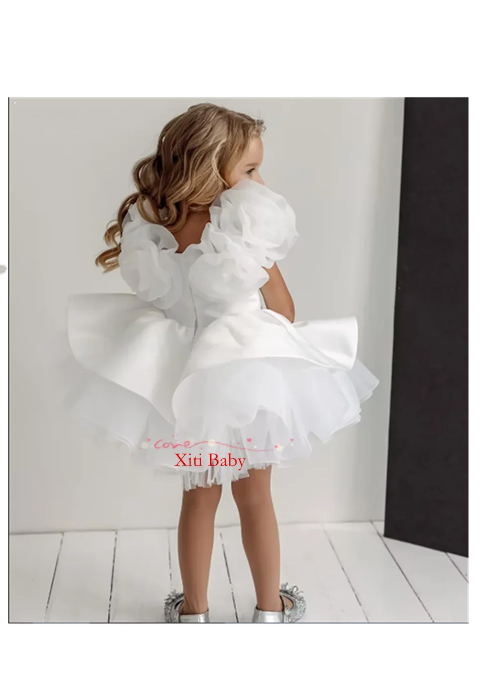 Роскошное платье с цветочным узором для девочек, белые пышные праздничные платья для девочек на свадьбу, тюлевое детское рождественское церемониальное платье с пышными рукавами
Роскошное платье с цветочным узором для девочек, белые пышные праздничные платья для девочек на свадьбу, тюлевое детское рождественское церемониальное платье с пышными рукавами