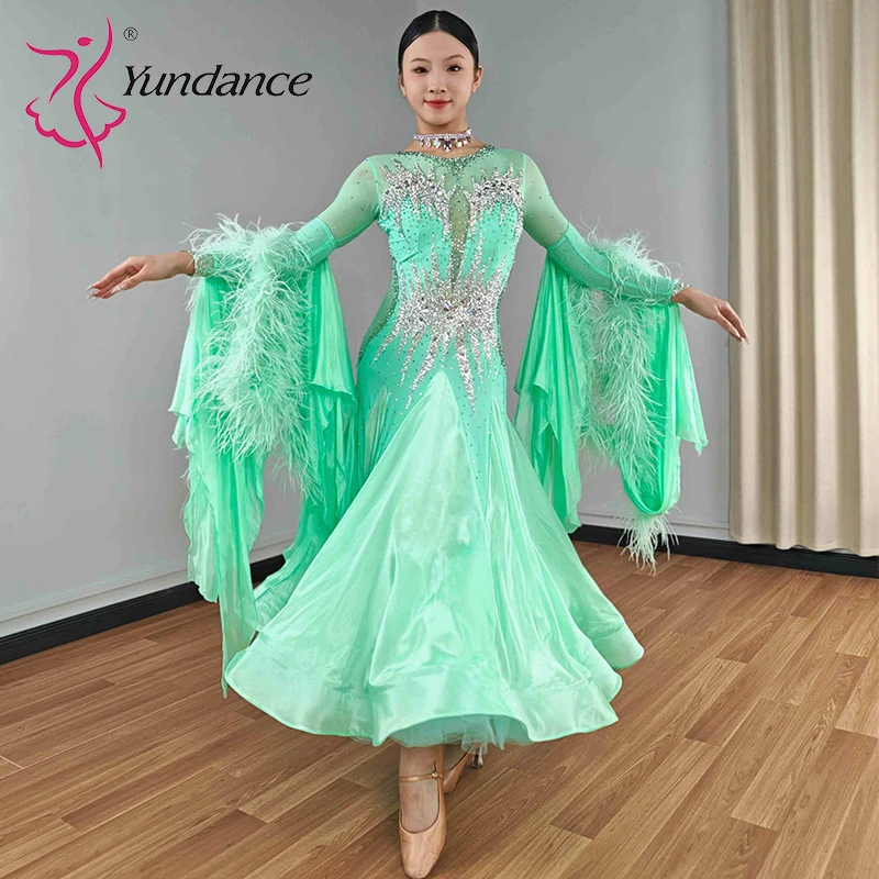 B25151 Custom International Standard Ballroom Dance Dress for Women Spandex/Polyester Performance Wear Green Satin Chiffon
B25151 Custom International Standard Ballroom Dance Dress for Women Spandex/Polyester Performance Wear Green Satin Chiffon