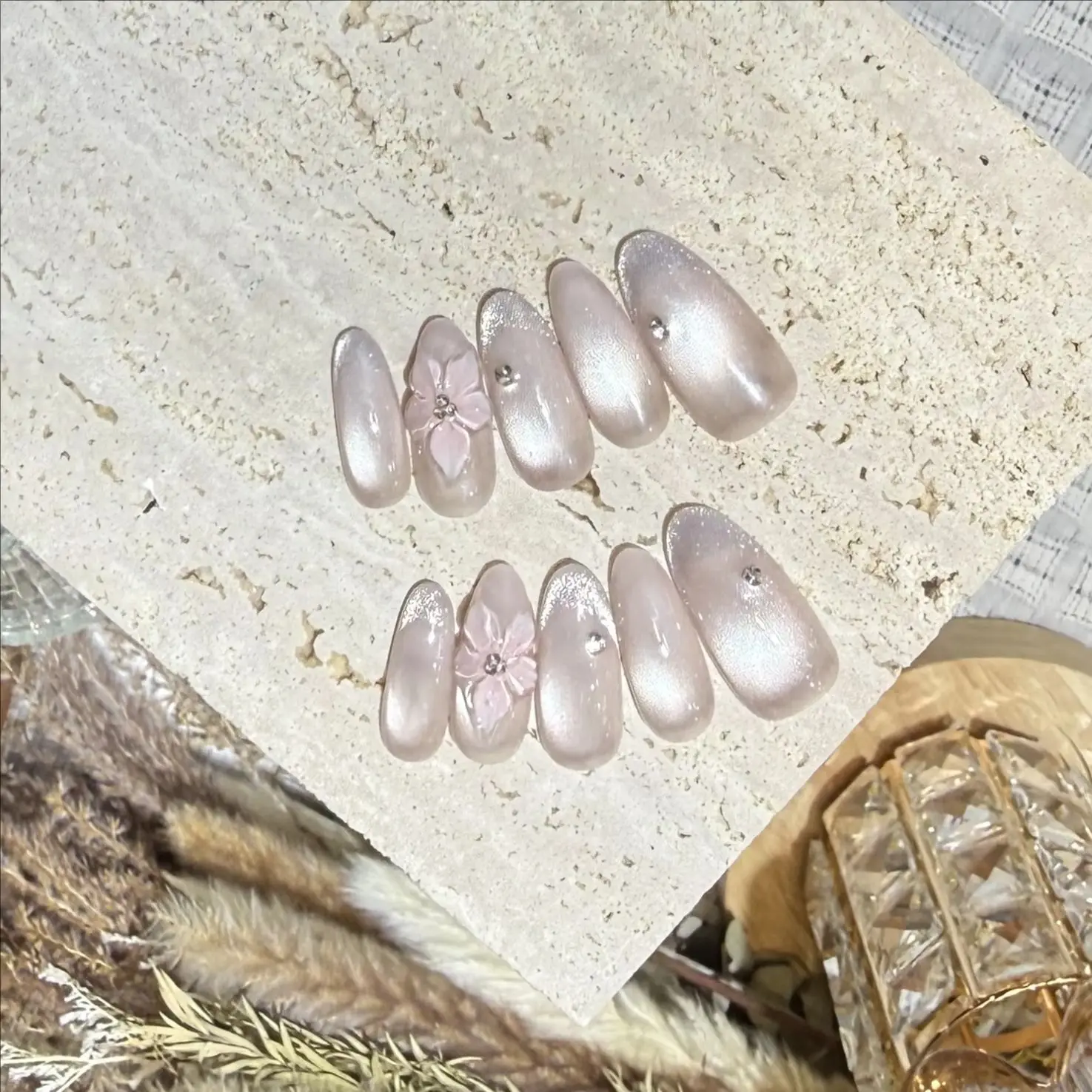 10Pcs Pink Sweet French Almond Handmade Fake Nails Tips Art Full Cover Cat Eye Glitter Simple Rhinestone Flowers Design Manicure
10Pcs Pink Sweet French Almond Handmade Fake Nails Tips Art Full Cover Cat Eye Glitter Simple Rhinestone Flowers Design Manicure