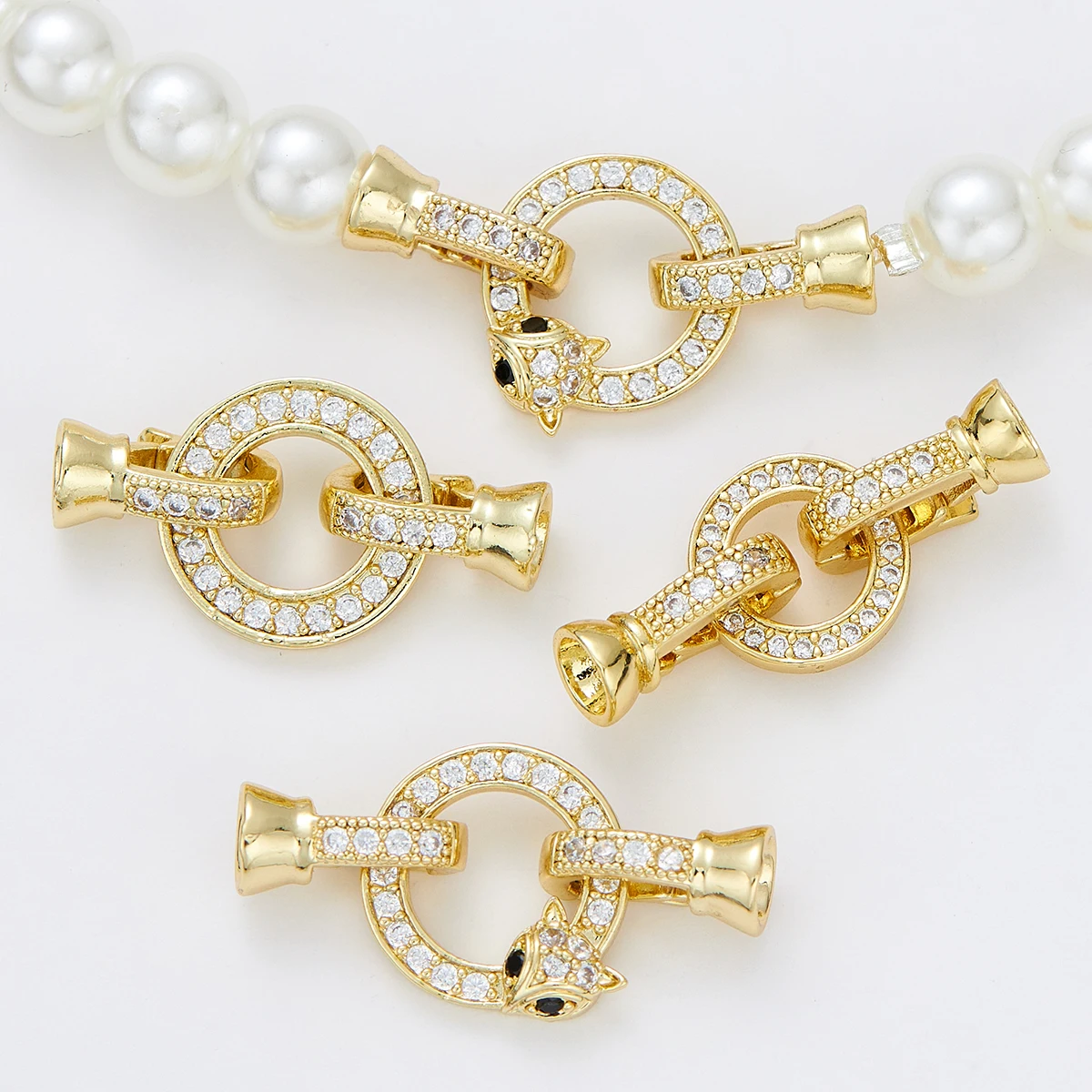 1 Piece Copper Plated 18K Gold Micro-set Zircon Small Fox Round Pearl Necklace Connecting Buckle DIY Jewelry Handmade Accessorie
1 Piece Copper Plated 18K Gold Micro-set Zircon Small Fox Round Pearl Necklace Connecting Buckle DIY Jewelry Handmade Accessorie