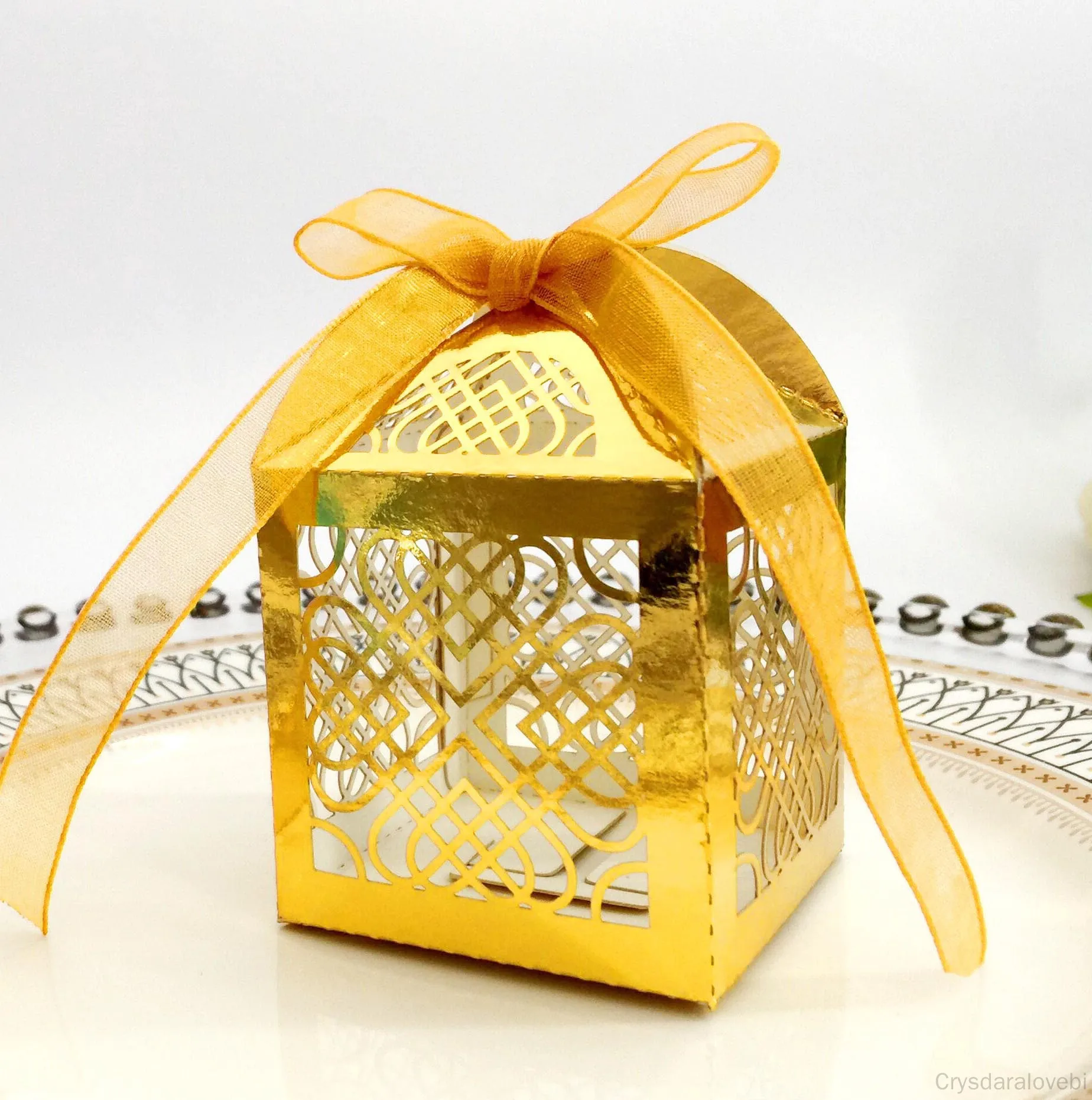 100pcs European Chocolate Packaging Box Pearlescent White Hollow Candy Box Party Festival Paper Box Wholesale
100pcs European Chocolate Packaging Box Pearlescent White Hollow Candy Box Party Festival Paper Box Wholesale