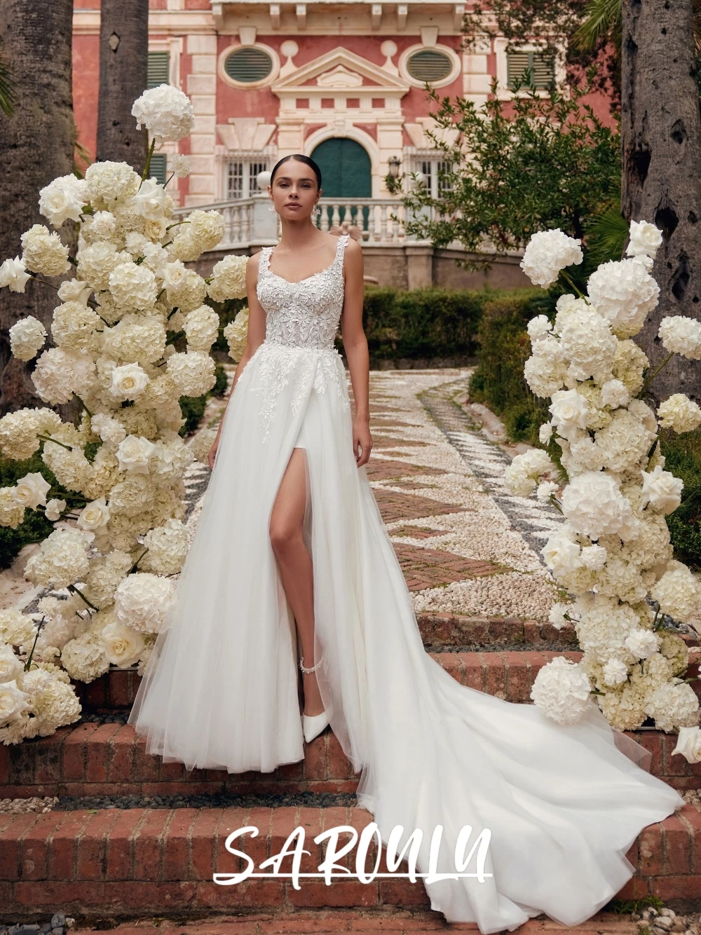 Elegant Sleeveless Lace Wedding Dress With High Slit A Line Tulle Bridal Gown Customized Modern Appliques Low Back Bride Wear
Elegant Sleeveless Lace Wedding Dress With High Slit A Line Tulle Bridal Gown Customized Modern Appliques Low Back Bride Wear