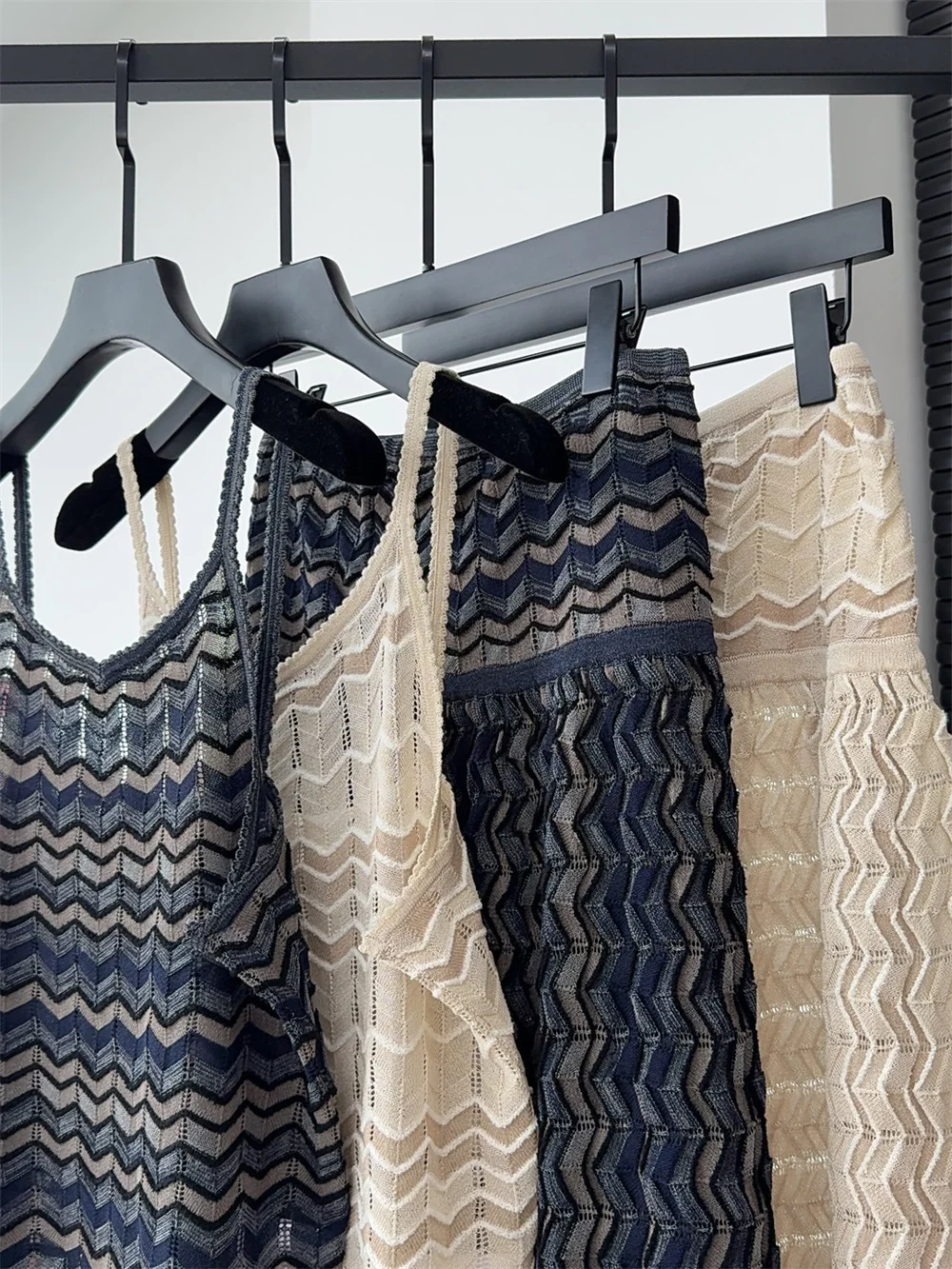 2026 Women's Matching 2 Piece Sets Hollow-Out Knit V-Neck Camisole Top and A-Line Skirt Suit
2026 Women's Matching 2 Piece Sets Hollow-Out Knit V-Neck Camisole Top and A-Line Skirt Suit