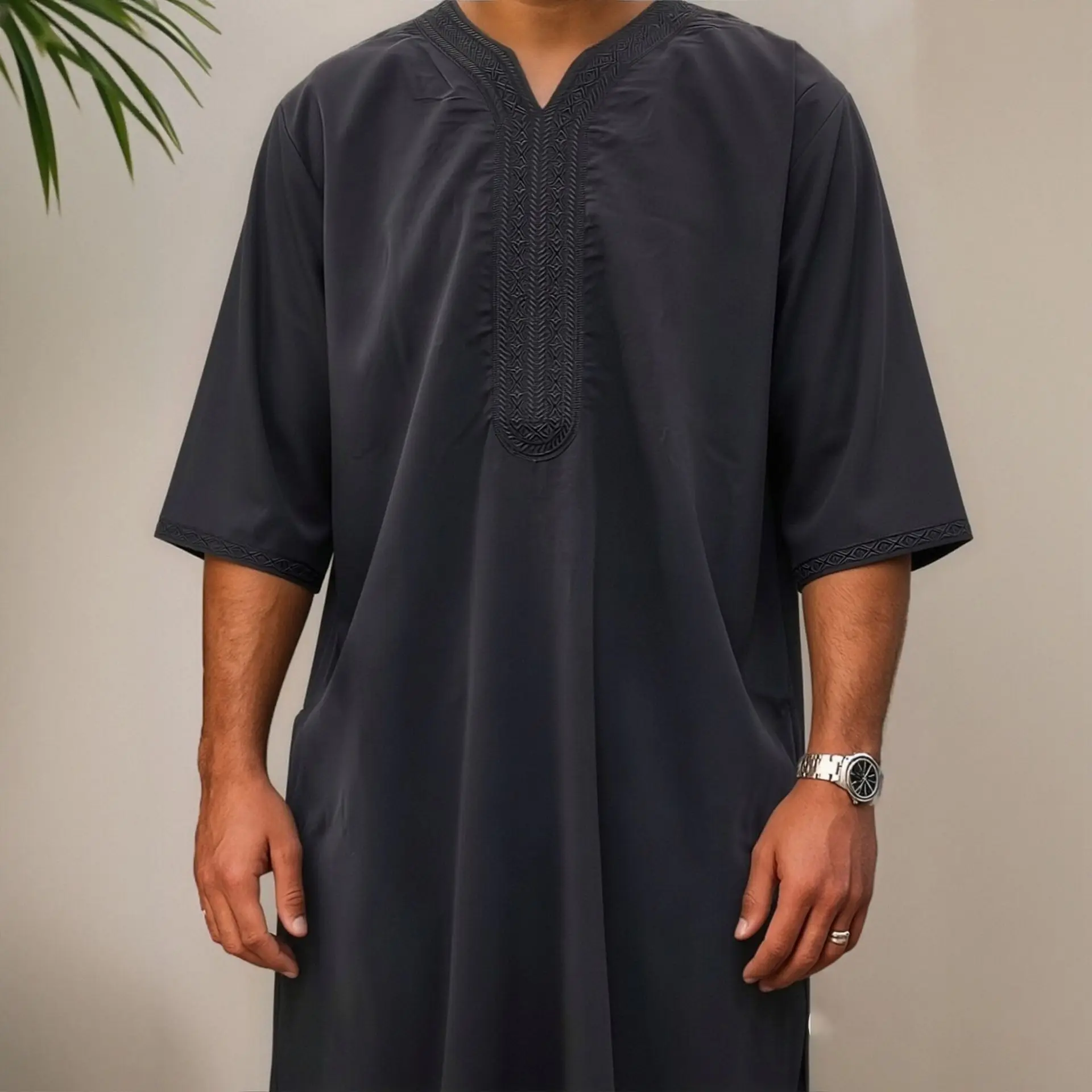 2026 New Model Men's Long Robe With Embroidery And Side Pockets Muslim Long Dress Robe Abaya Ramadan Dubai Luxury Islam Elegant
2026 New Model Men's Long Robe With Embroidery And Side Pockets Muslim Long Dress Robe Abaya Ramadan Dubai Luxury Islam Elegant