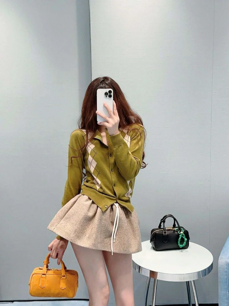 American retro women's sweater classic green plaid fashion trend single breasted cashmere knitted long sleeved top jacket
American retro women's sweater classic green plaid fashion trend single breasted cashmere knitted long sleeved top jacket