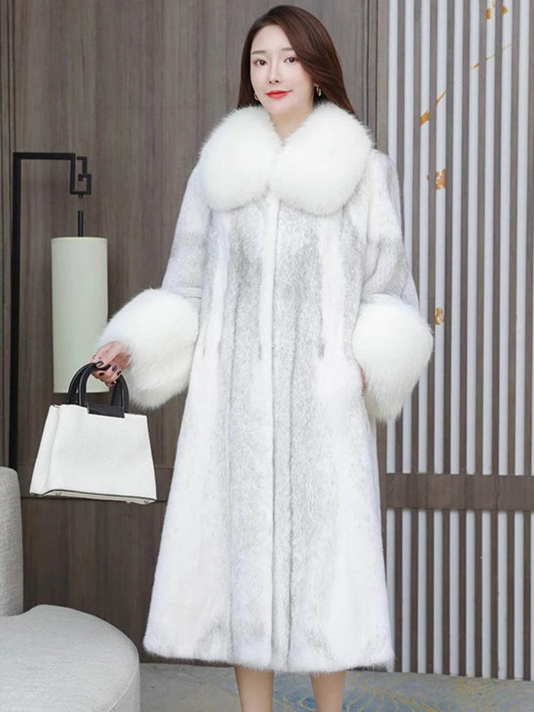 Faux Fox Collar Plush Coats Loose White Luxury Lapel Faux Fur Jacket Casual Warm Furry Jacket Fluffy Faux Mink Elegant Overcoats
Faux Fox Collar Plush Coats Loose White Luxury Lapel Faux Fur Jacket Casual Warm Furry Jacket Fluffy Faux Mink Elegant Overcoats