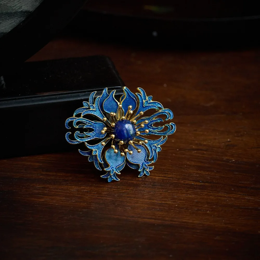 Chinese Style Lapis Lazuli Brooch, Imitation Kingfisher Craft, Elegant Cheongsam Accessory
Chinese Style Lapis Lazuli Brooch, Imitation Kingfisher Craft, Elegant Cheongsam Accessory
