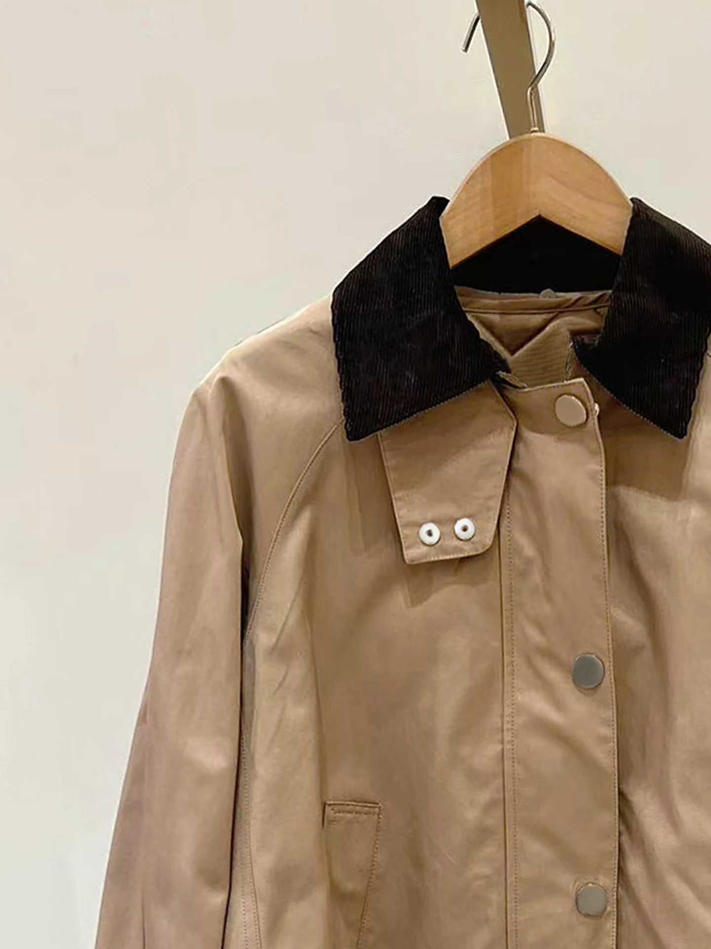 M Home Nan You High End Women's Faion 2025 Autumn Retro Patchwork Corduroy Jaet Coat Women's Turn-down Collar Outerwear
M Home Nan You High End Women's Faion 2025 Autumn Retro Patchwork Corduroy Jaet Coat Women's Turn-down Collar Outerwear