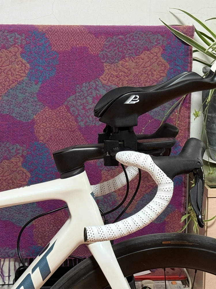 Full Carbon Fiber Integrated Road Bike Handlebar Rest TT Spoon Shape Comfortable Grip Bicycle Accessories Suitable for Racing
Full Carbon Fiber Integrated Road Bike Handlebar Rest TT Spoon Shape Comfortable Grip Bicycle Accessories Suitable for Racing