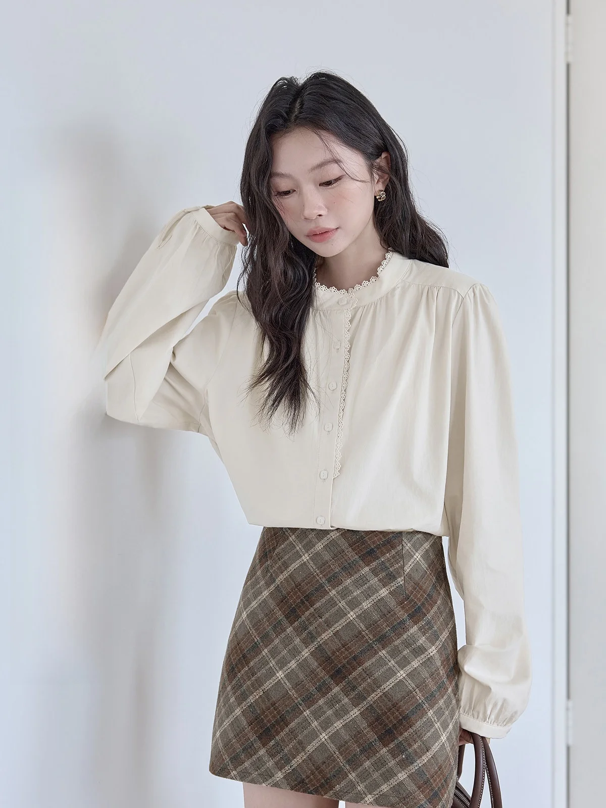 Женская блузка HuiXi Apricot, весна 2026, новая коллекция, универсальный модный дизайн, корейский стиль, с длинным рукавом, свободный крой
Женская блузка HuiXi Apricot, весна 2026, новая коллекция, универсальный модный дизайн, корейский стиль, с длинным рукавом, свободный крой