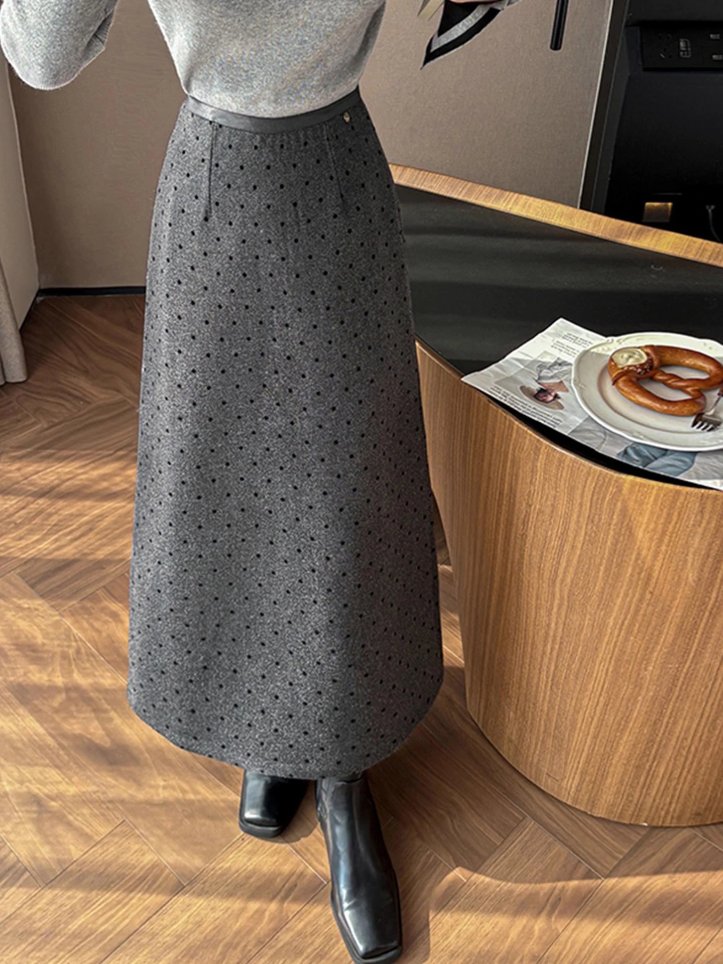 Emily Clud Recommended Polka Dot Woolen A-Line Midi Skirt Women's Autumn Winter Open Slit Elastic Waist f-length Skirts
Emily Clud Recommended Polka Dot Woolen A-Line Midi Skirt Women's Autumn Winter Open Slit Elastic Waist f-length Skirts
