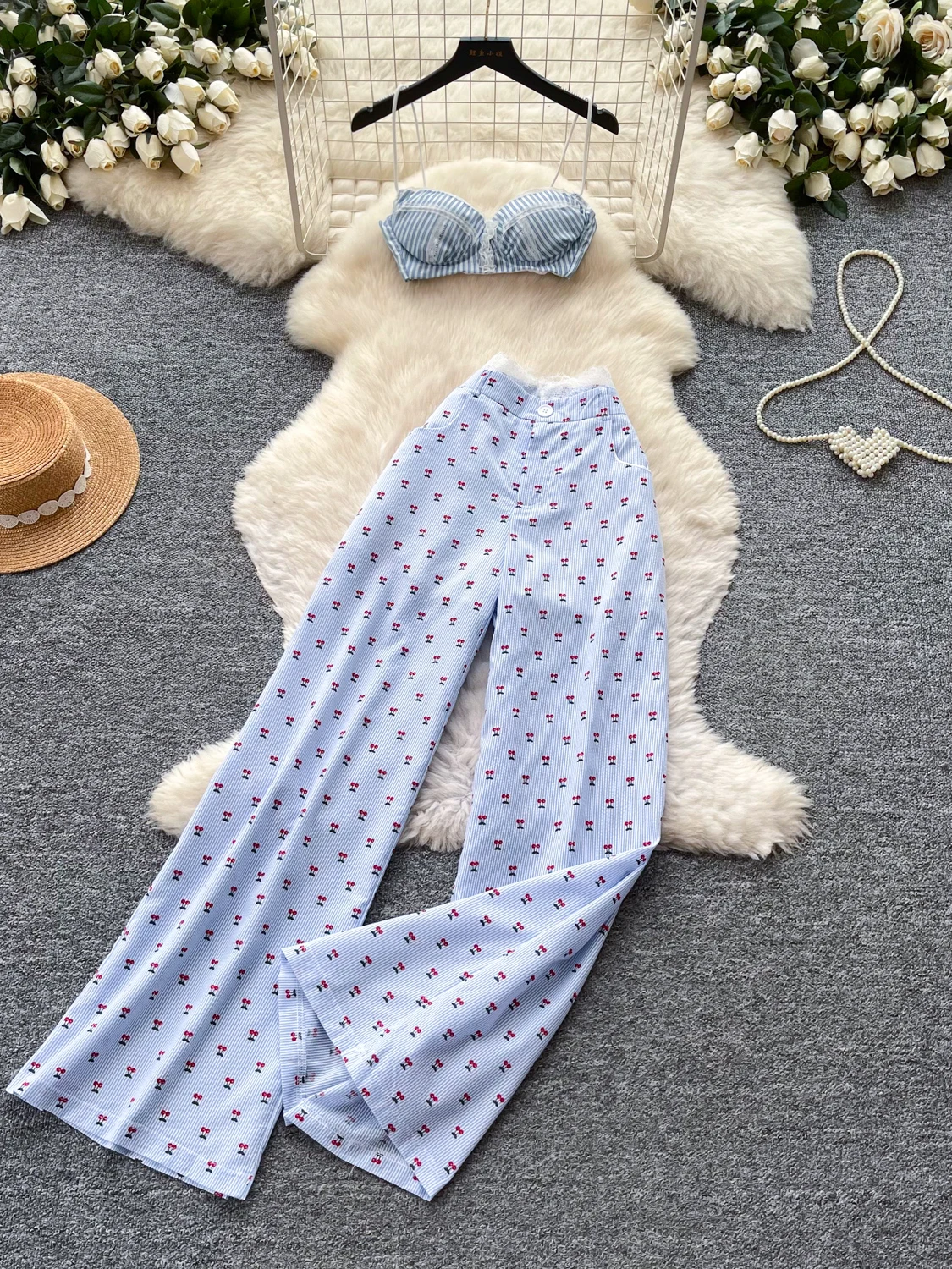 Laid-back Style Tank Top Wide Leg Pants Two-piece Set Women Summer Casual Striped High Waist Cherry Slimming Commute Set
Laid-back Style Tank Top Wide Leg Pants Two-piece Set Women Summer Casual Striped High Waist Cherry Slimming Commute Set