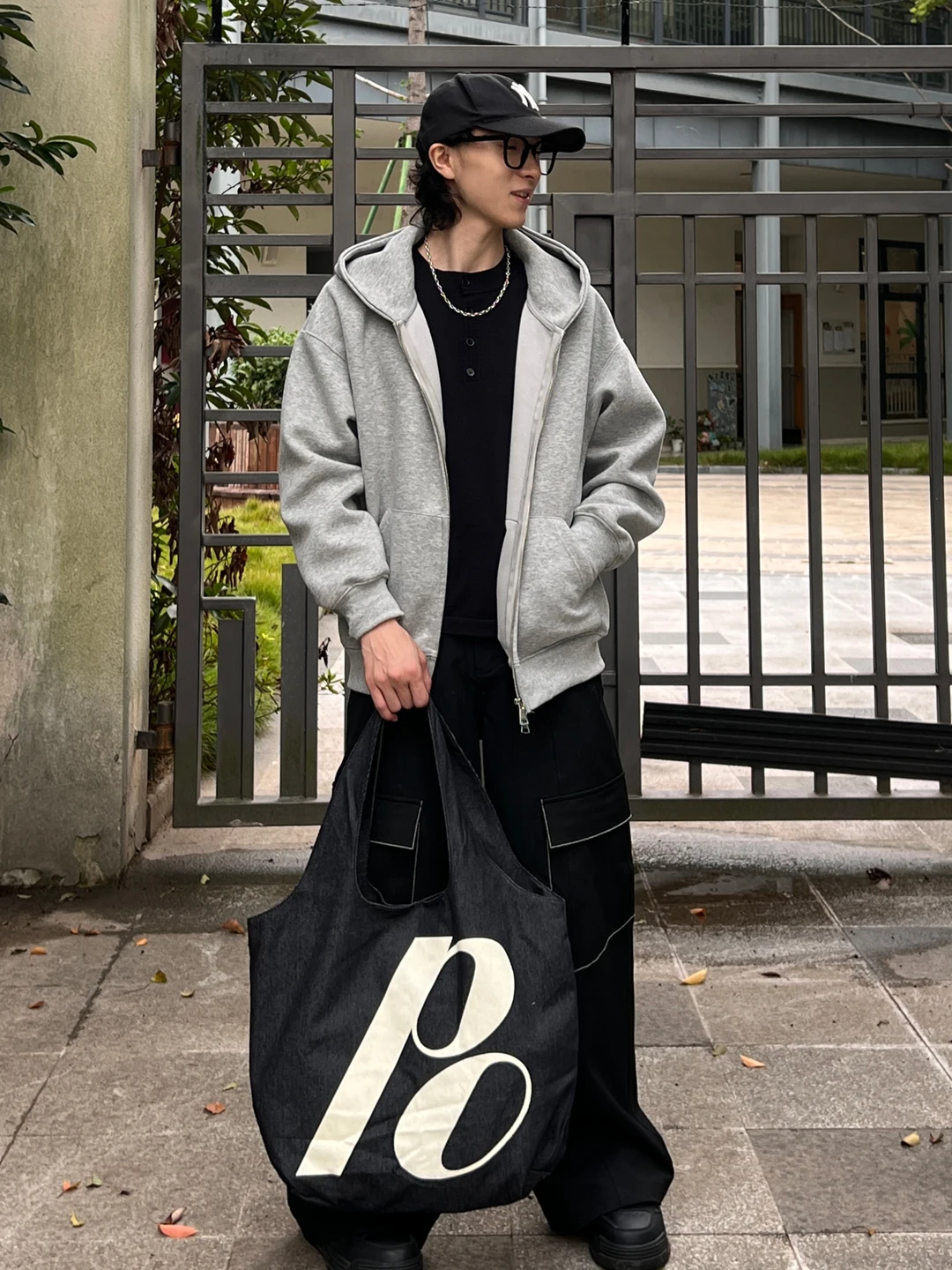 NIN Retro Denim Canvas Backpack Unisex Large Capacity Commuting School Bag Fashionable Underarm Korean Style Handbag
NIN Retro Denim Canvas Backpack Unisex Large Capacity Commuting School Bag Fashionable Underarm Korean Style Handbag