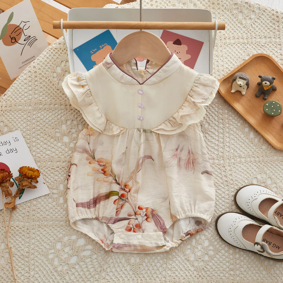 Baby's summer clothes Chinese style jumpsuit short sleeved newborn clothes for girls
Baby's summer clothes Chinese style jumpsuit short sleeved newborn clothes for girls